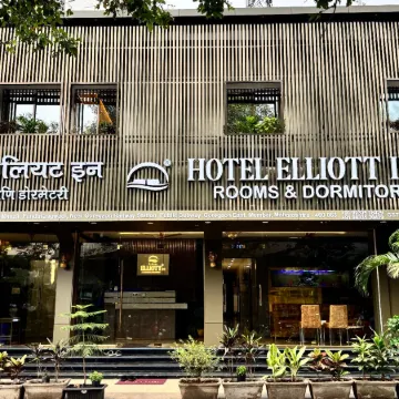 Hotel Elliott Inn Отели рядом с достопримечательностью «Торговый Центр Оберои»