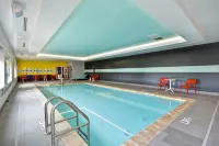 Tru by Hilton Chicopee Springfield - Pools