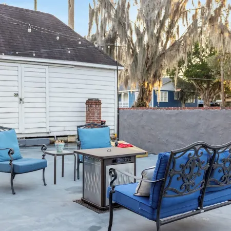 2/1 Historic Carriage House Walking Distance to Downtown