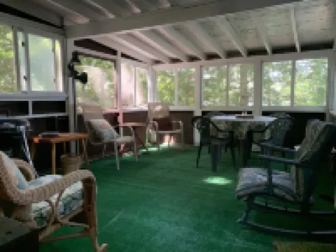 Private and Cozy Cottage, Excellent Fishing And Swimming; Sleeps 6.