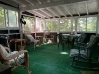 Private and Cozy Cottage, Excellent Fishing And Swimming; Sleeps 6.