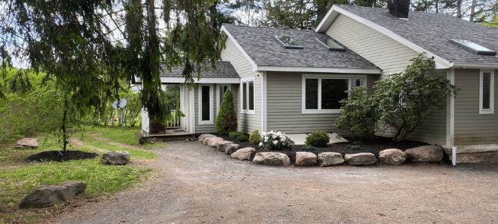 Charming Mountain Retreat Lg Mod/Kit on Stream/Fire-pit/Hot Tub Hotels in Windham