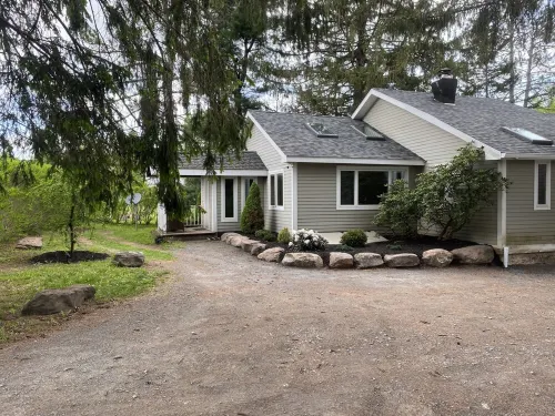 Charming Mountain Retreat Lg Mod/Kit on Stream/Fire-pit/Hot Tub