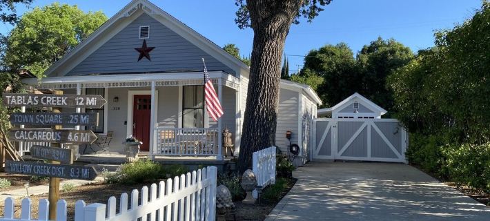 Walk only two blocks to downtown with private backyard space! Pet-Friendly! Hotels in El Paso de Robles