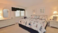 Oceanfront Condo*Non-Driving Beach*Pool*Free Wifi/Parking*Bikes*Beach Equipment.