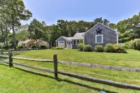 Immaculate 4 Bedroom / 2 Bath (less than .5 miles to the beach) w/Central AC Hotels in Yarmouth