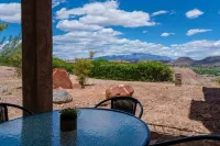 Cozy Cactus Condo, Mountain View Patio, Pools, Hot Tubs, Gym, Pickleball, Resort