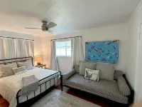 Luxury Lakefront @ Cedar Creek. Private luxury heated pool and Hot Tub! Hotels in Star Harbor