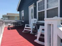 FUN BEACH GETAWAY!  Beach Access Across the Street / Fully Equipped Kitchen