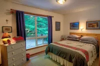 Cozy, Quiet Old Forge Getaway, just Minutes from The Fulton Chain Lakes Các khách sạn gần McCauley Mountain Ski Center