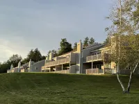 Amazing Views, Peaceful Surroundings, Yet Minutes From All The Fun. 3/2