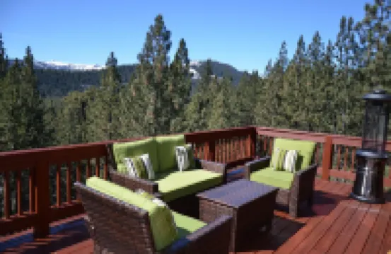 Luxury in prime location. Hot tub, games room with pool table. 4th night free.