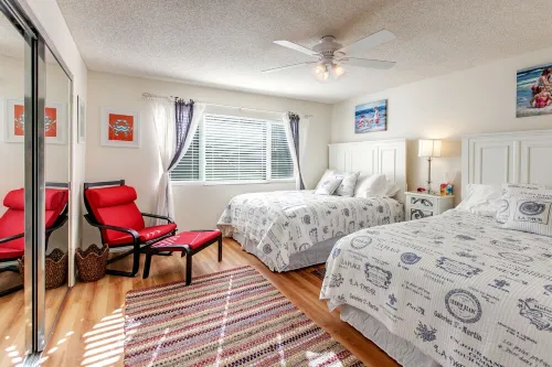 La Jolla Shores 'Ocean Breeze Getaway', large patio, partial ocean view,sunsets