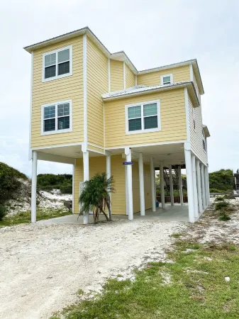 Great Rates for Pet Friendly, Gulf Front, North Cape Beach Paradise