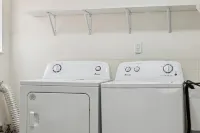 5 minutes from DTW! Hotels in Taylor