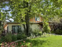 Beautiful newly updated home in Boulder! Entrance on side of house up stairs.
