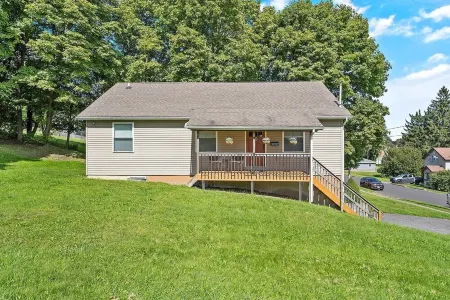 Open Concept /Spacious/ Private /Modern /Hardwoods Отели рядом с достопримечательностью «Safe Haven Museum»