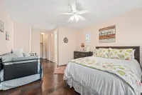 Luxury Family Resort Home Near Beach~ Pool ~ Hot Tub ~ Sportcourt