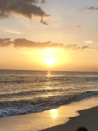 Near Beach, Includes Golf Cart , Bikes , Kayaks and Pool , 5 Stars. Ncic Member