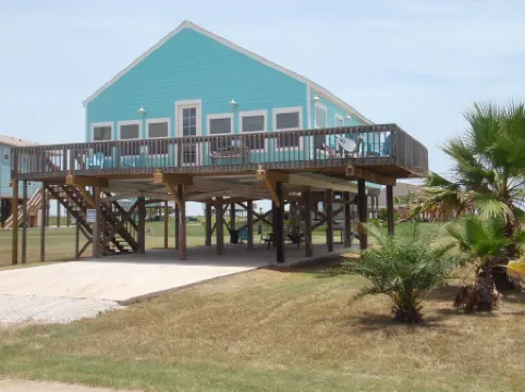 Spacious and Open Freshly Remodeled Beach House, We Rent Golf Carts!!
