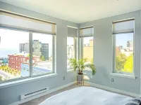 Cozy Belltown Condo with amazing Elliott Bay Views โรงแรมใน