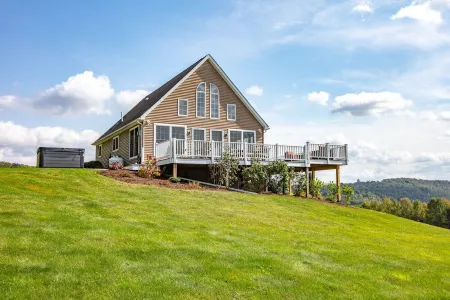 Sky High Chalet! Gorgeous home on 10+ acres with hot tub, 2 minutes to Wellsboro