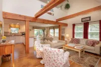 The Seashell Cove - Martha's Vineyard