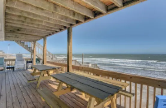 Pelican's Landing beachfront  Home - recent 250K renovation