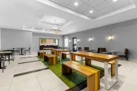 Spark by Hilton Bensalem Philadelphia - breakfast