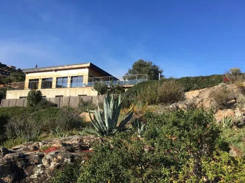 VILLA, EXCEPTIONAL LOCATION AND VIEW-PRIVATE HEATED POOL Hotels in Coggia