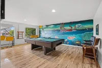 EV Charger-Spacious! Peek-a-Boo Water View+Game Room - Pool Table
