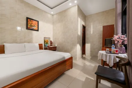 KLY HOTEL Отели рядом с достопримечательностью «Tomb of Dục Đức»