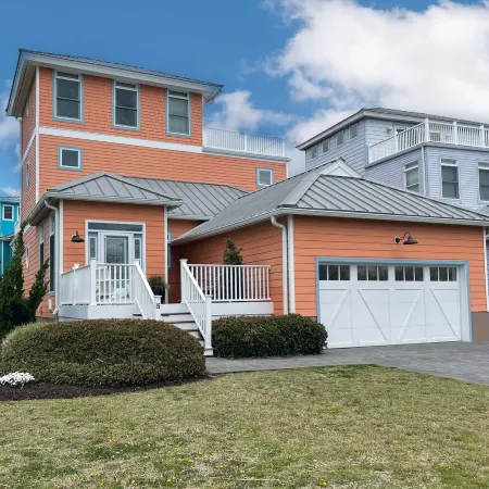 First Floor King Suite, Kids Bunk Room ~ Private Beach & Community Pool Access!