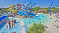 Amazing View Waterfront Condo Walk to Schlitterbahn Water Park Sleep 6 People