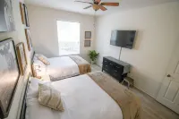 The Blue Flamingo!  Ground floor.  Close to Disney! Updated 2024-2025!