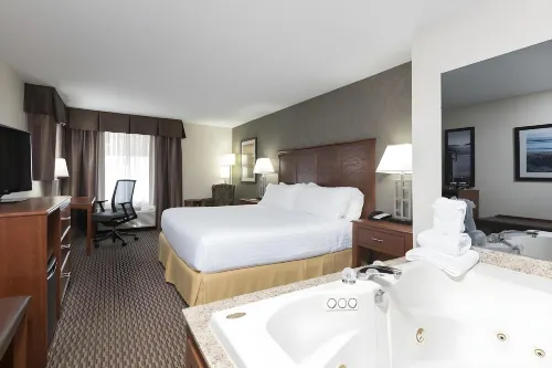 Holiday Inn Express Holland Hotels in Holland Charter Township