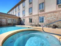Holiday Inn Express & Suites Trinidad فنادق في ترينيداد