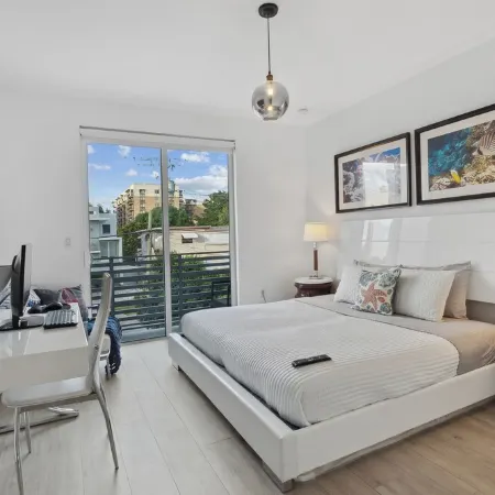 Poolside Sanctuary 4B 4B Heated Pool ,Jacuzzi 1Gb Internet.
