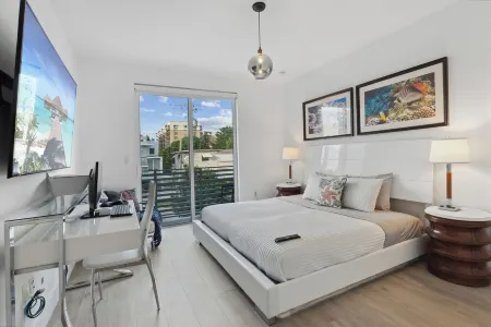 Poolside Sanctuary 4B/4B Отели рядом с достопримечательностью «Парк штата Барнакл Хисторик»