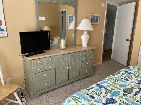 Sea Colony, Walk to Beach & Tennis--Beautiful, Sparkling Clean Getaway!