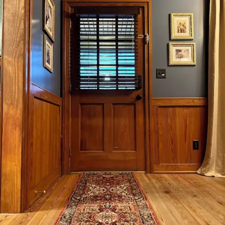 Charming 1-bedroom house in Metcalfe with modern amenities and a vintage vibe