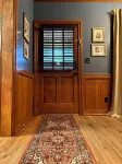 Charming 1-bedroom house in Metcalfe with modern amenities and a vintage vibe