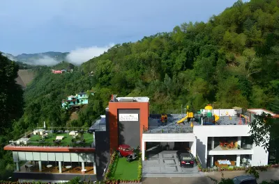 Resort Eutopia Waknaghat Hotels near شيملا