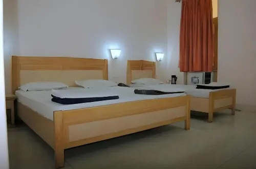 Hotel Shubham Holidays - bar