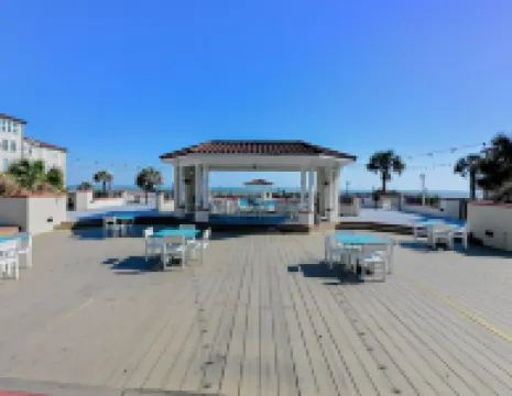 Oceanfront 2 Bedroom Condo! Villa Capriani