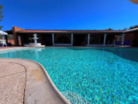 Spacious 4-bedroom house with AC and WiFi in charming Tumacacori-Carmen