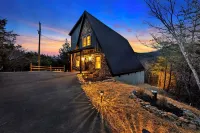 NEW Modern A-Frame w/Hot Tub!