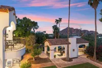 Luxurious Paradise Valley Mansion with a Private Pool
