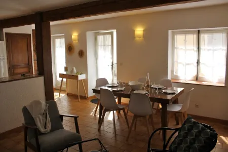 "StellaHome - l'Enclos" Quiet Village House. Near port and beach. GARAGE Отели рядом с достопримечательностью «Mas de Pierredon - Camping Sanary-sur-Mer - CAMPASUN»