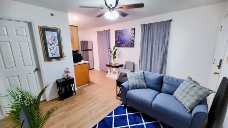Charming 2-bedroom apartment with AC, WiFi in brilliant Lexington
